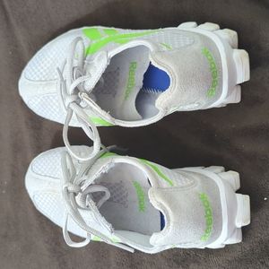 Ladies Reebok tennis shoes